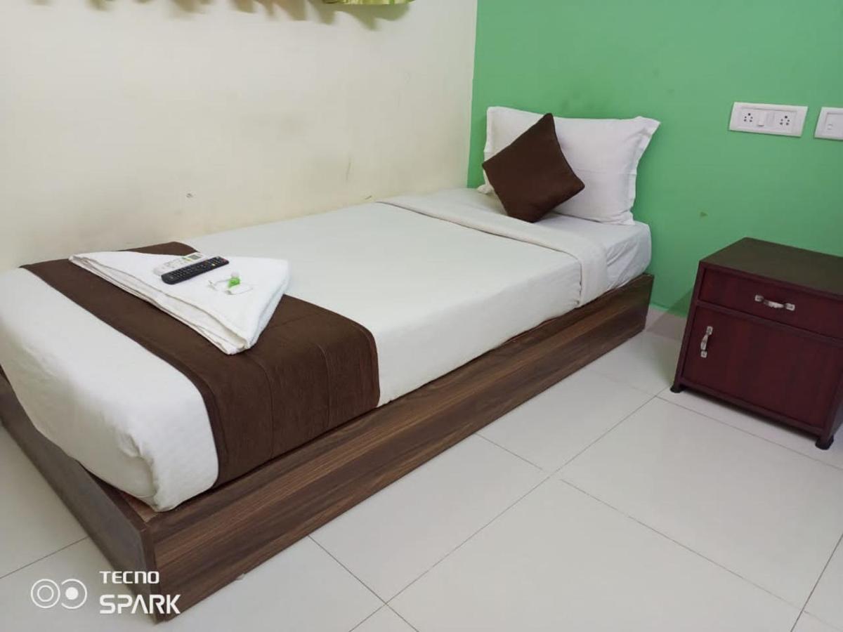 Green Tree Hotel-Near Vfs Global And Ramee Mall Chennai Extérieur photo