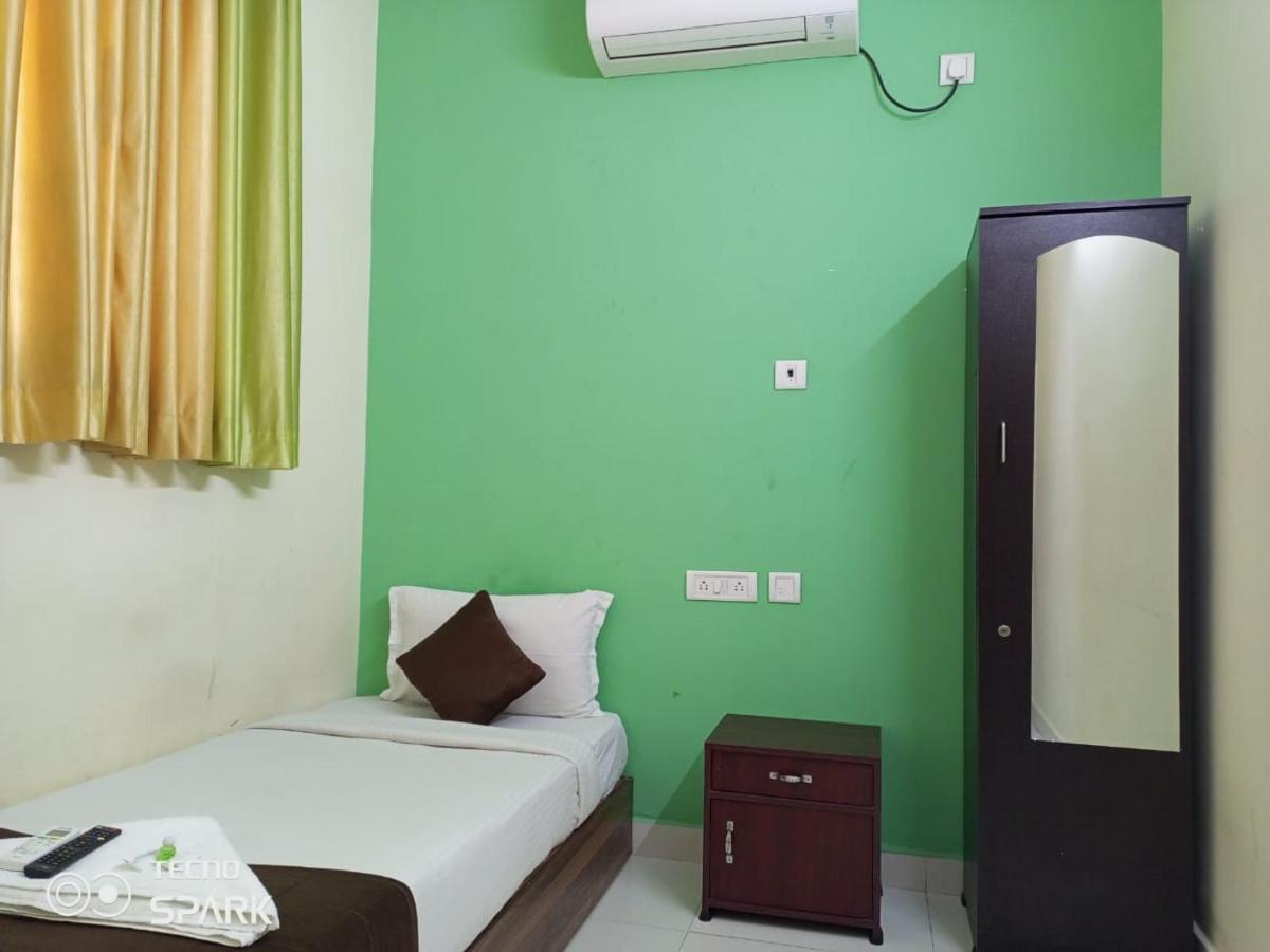 Green Tree Hotel-Near Vfs Global And Ramee Mall Chennai Extérieur photo