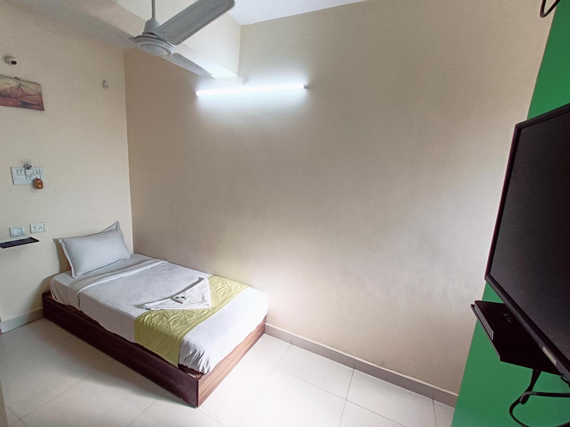 Green Tree Hotel-Near Vfs Global And Ramee Mall Chennai Extérieur photo