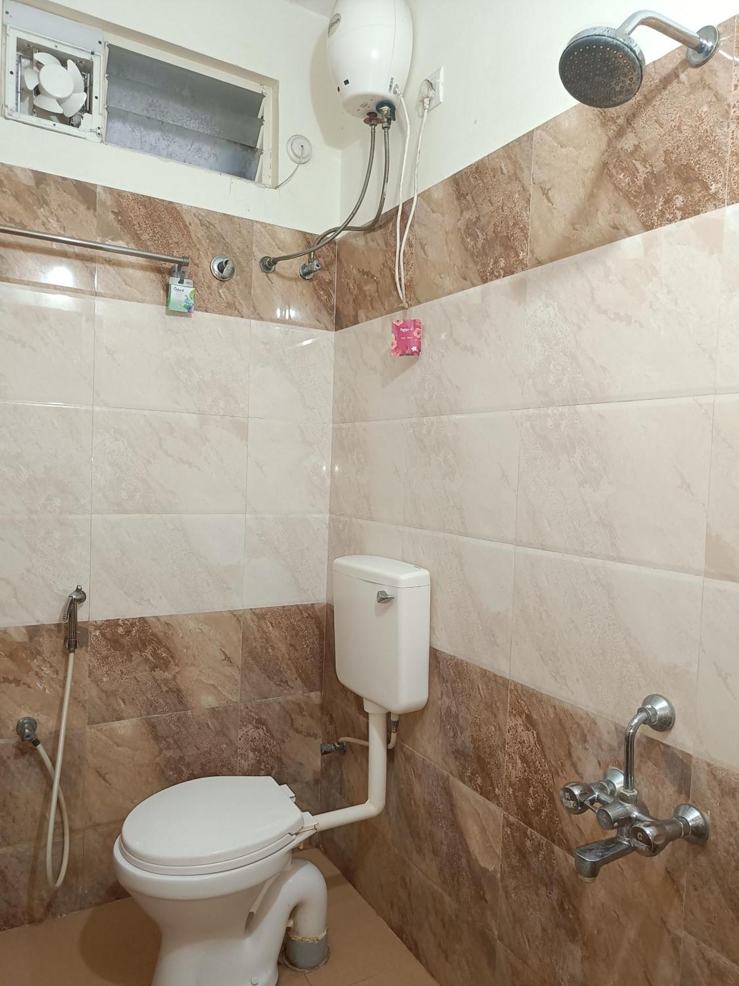 Green Tree Hotel-Near Vfs Global And Ramee Mall Chennai Extérieur photo