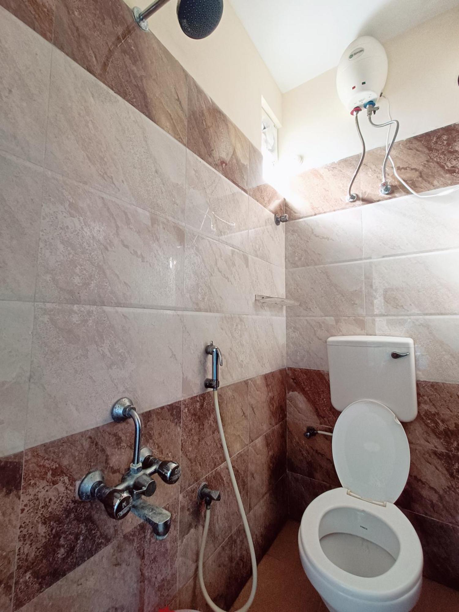 Green Tree Hotel-Near Vfs Global And Ramee Mall Chennai Extérieur photo