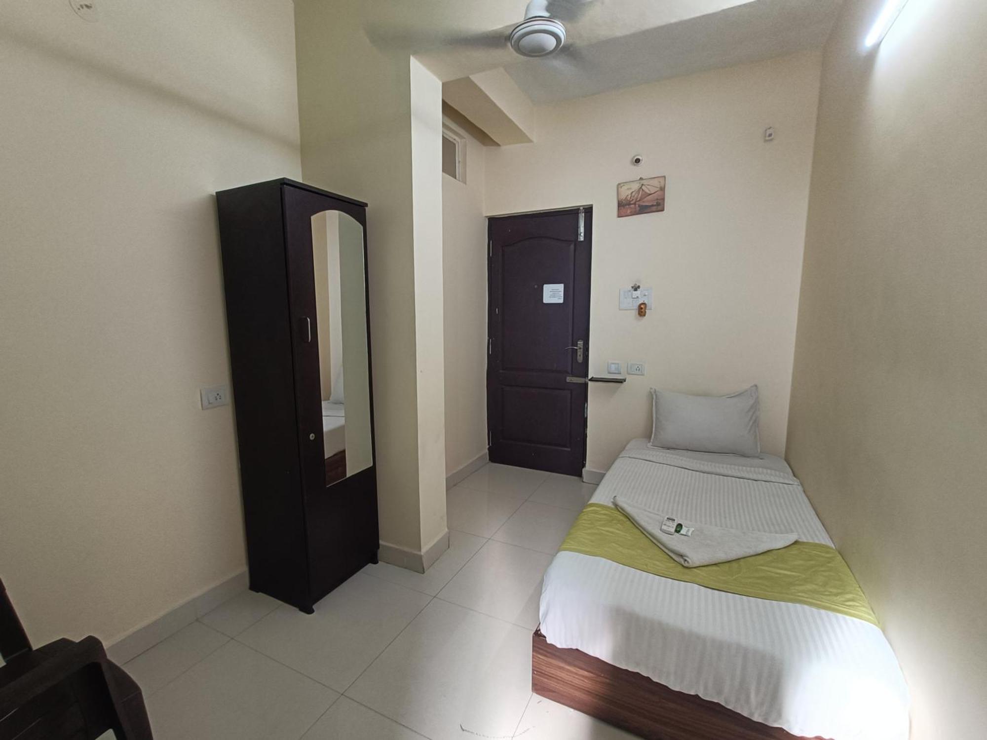 Green Tree Hotel-Near Vfs Global And Ramee Mall Chennai Extérieur photo