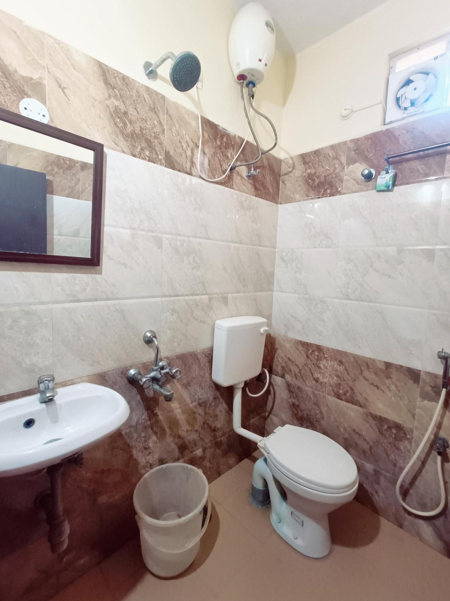 Green Tree Hotel-Near Vfs Global And Ramee Mall Chennai Extérieur photo